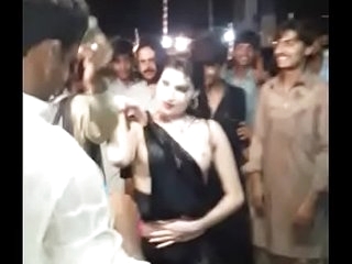 Sexy Dance Mujra in public flashing boobs